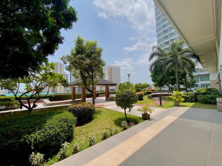 Makati Penthouse With Stunning City Skyline View Manila Exterior foto